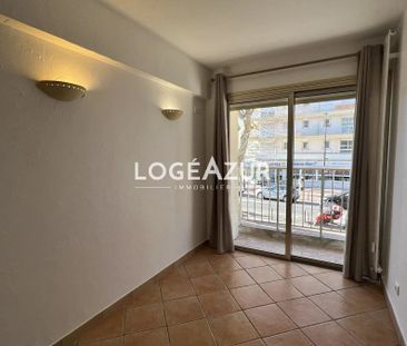LOCATION MEUBLÉE ANTIBES – 2 CHAMBRES AVEC BALCON VUE MER ET GAR - Photo 1