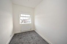 3 bed House - End Terrace for Rent - Photo 2