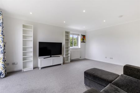 To Let 2 Bed Apartment - Photo 4