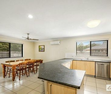FOUR BEDROOM HOME IN QUIET CUL-DE-SAC - Photo 2