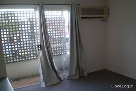 Spacious 1-Bedroom Apartment in the Heart of South Brisbane! - Photo 4