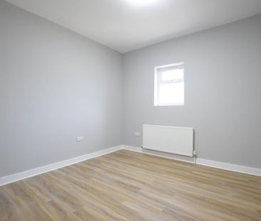 4 bedroom semi-detached house to rent - Photo 3