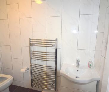 2 bedroom Flat To Let - Photo 5