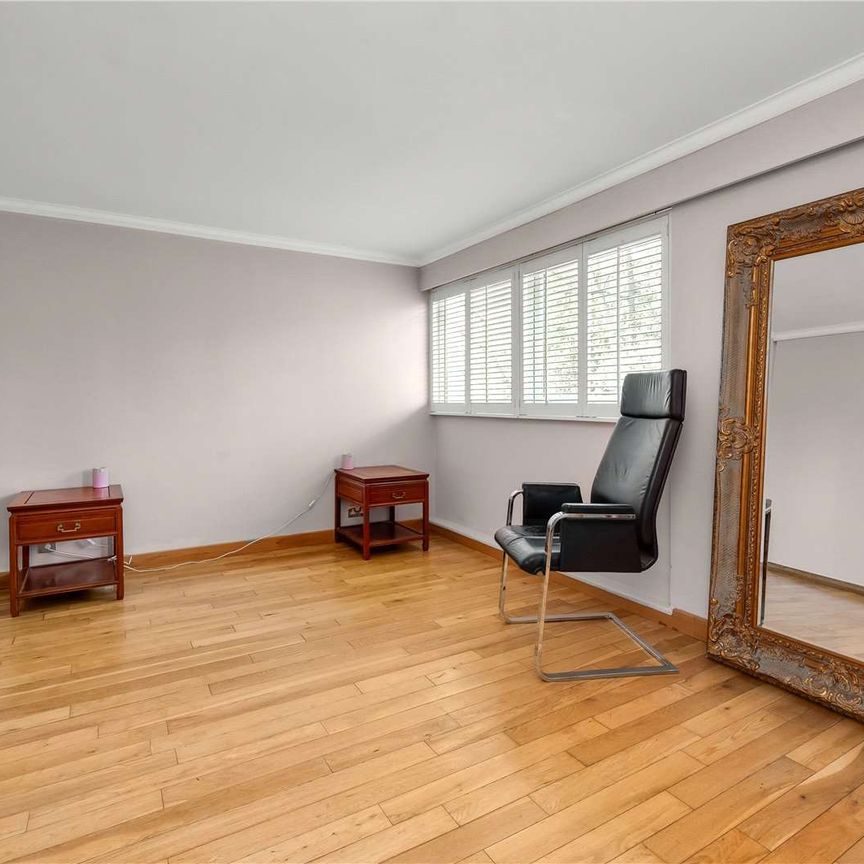 A charming two bedroom apartment with balcony in Ascot. - Photo 1