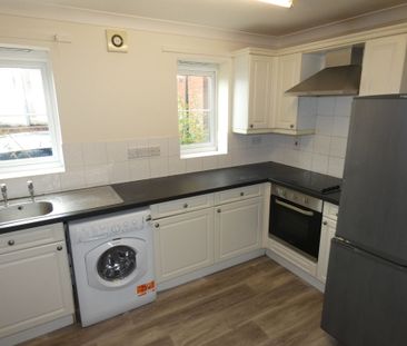 2 bed Apartment - To Let - Photo 6