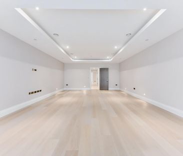 A stunning four bedroom town house on Bishops Row, SW6. - Photo 3