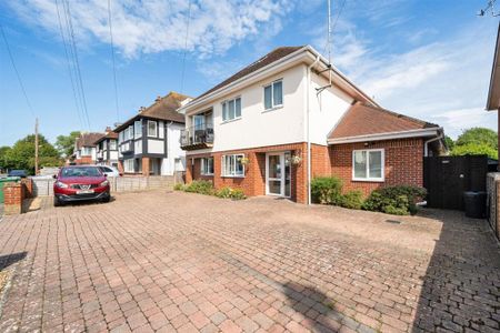 3 bedroom flat to rent - Photo 3