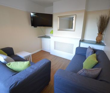 4 bedroom terraced house to rent - Photo 1