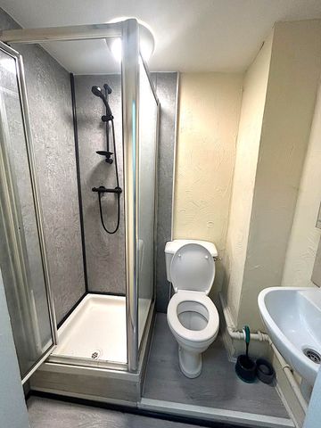 £750 PCM, Furnished One Bedroom First Floor Flat in Richmond Road, Roath, Cardiff, CF24 3BS - Photo 5