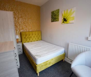 Denmark Road, Northampton, NN1 - Photo 1