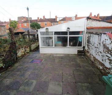 3 bedroom private hall to rent - Photo 2