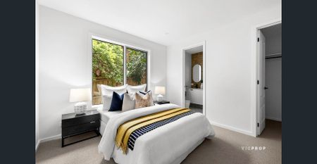 Luxury Family Living in Prime Bulleen Location - Photo 2