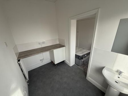 1 bedroom in a house share to rent - Photo 5