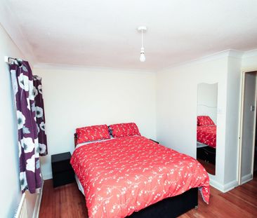 2 Bed Terraced House, Custom House, E16 - Photo 1