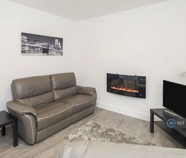 4 bedroom terraced house to rent - Photo 3