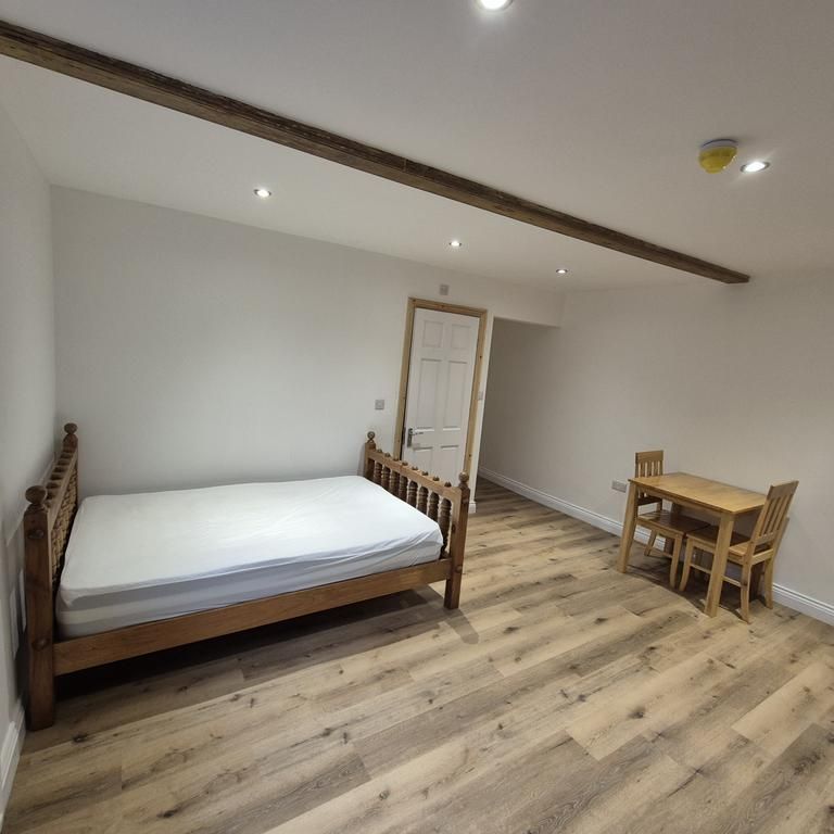 Studio to rent - Photo 1