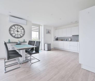 3 bedroom flat to rent - Photo 3