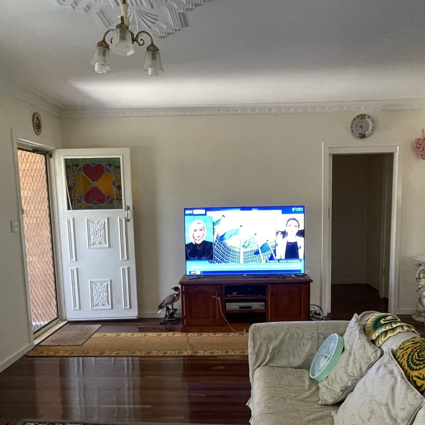 42 Queen Street, Scarborough QLD 4020 - House For Rent | Domain - Photo 1