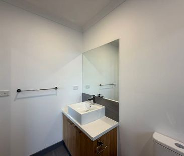 Modern & Spacious Clayton Residence | Prime Location & Ultimate Con... - Photo 3