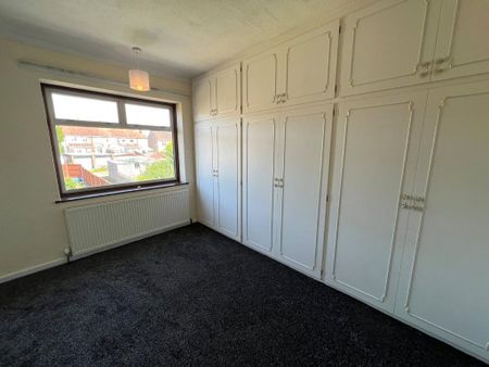 3 bedroom end of terrace house to rent - Photo 3