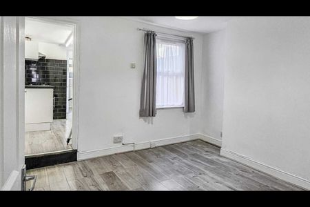 3 Bed Terraced House, Wolseley Street, RG1 - Photo 5