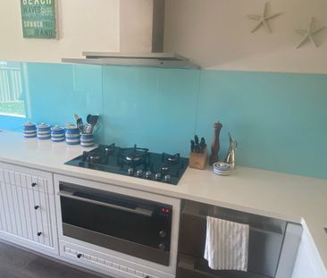 Modern, Bright Villa in Sought‑After South Scarborough - Photo 5