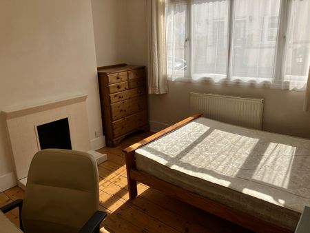 4 bedroom terraced house to rent - Photo 3