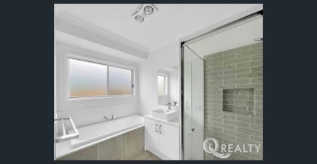 🏡Lease ends 31st May 2026 !!! Beauty in Rosewood - Photo 2