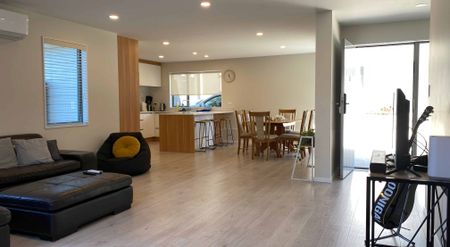 near new modern townhouse - Photo 4