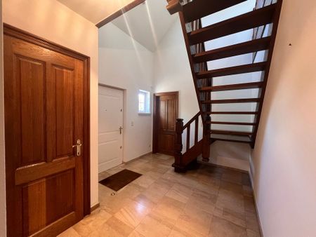 Unieke, ruime alleenstaande woning met 4 slaapkamers, tuin, carport en garagebox te Blankenberge - Photo 4