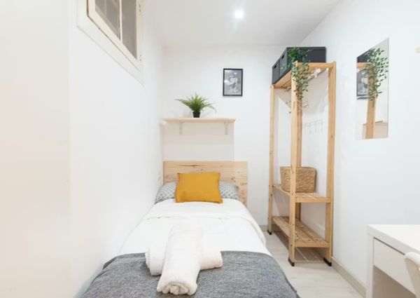 Carrer de les Beates, Barcelona, Catalonia 08003