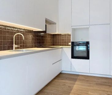 Volledig gerenoveerd appartement met 3 slaapkamers en garage in cen... - Foto 1