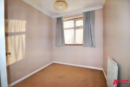 Epping Close, Romford, RM7 - Photo 4