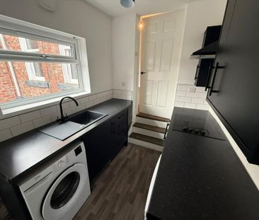 3 bedroom flat to rent - Photo 5