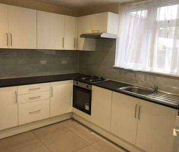 3 bedroom terraced house to rent - Photo 6