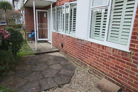 2 bedroom maisonette to rent - Photo 2