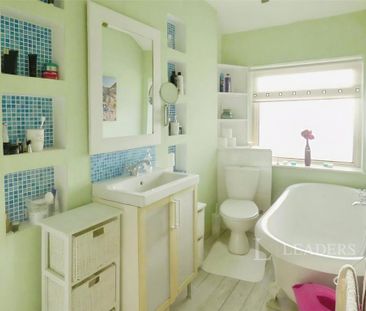 3 bedroom semi-detached house to rent - Photo 2