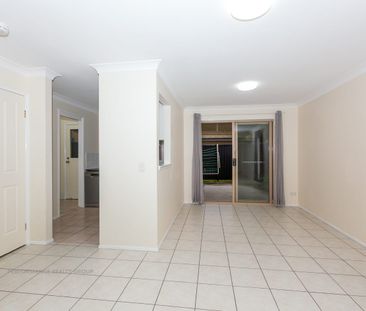 Spacious 3-Bedroom Duplex with large private yard - Photo 2