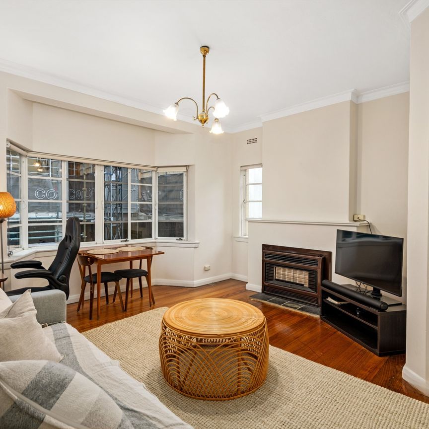 Stylish Furnished Apartment Steps from Fitzroy Garden - Photo 1