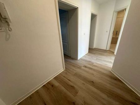 NEUES Laminat / großer Balkon an der Küche / Wanne u.v.m. - Foto 4