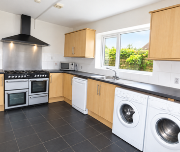1 bedroom in a house share to rent - Photo 3