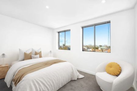 STYLISH ONE-BEDROOM APARTMENT WITH BALCONY IN THE HEART OF ST KILDA - Photo 3