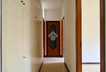6 locali in affitto