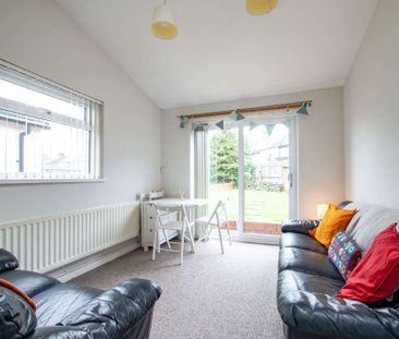 Brilliantly located 6 bed house - Photo 4