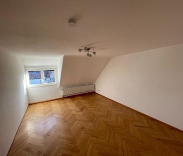 Schöne ruhige 2,5 Zimmer DG-Wohnung, Einbauküche in S-Sillenbuch - Photo 1
