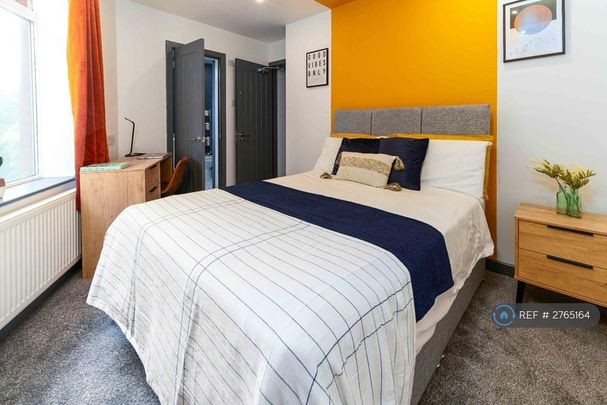 1 bedroom in a house share to rent - Photo 1