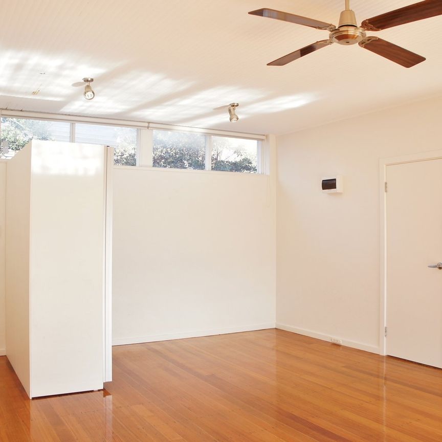 Bright and Spacious Studio Apartment - Photo 1