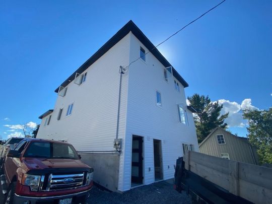 65 Gardiner St - Unit 2, 4 bed, 4 bath STUDENT RENTAL AVAILABLE MAY 2025 - Photo 1