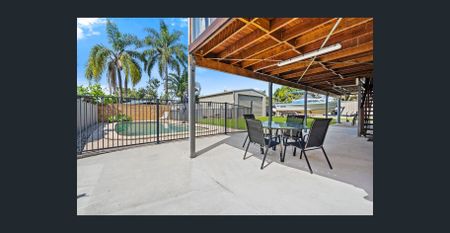 DUAL LIVING FAMILY HOME WITH POOL! GET IN QUICK FOR SUMMER! - Photo 5