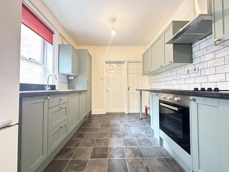 1 bedroom in a house share to rent - Photo 3
